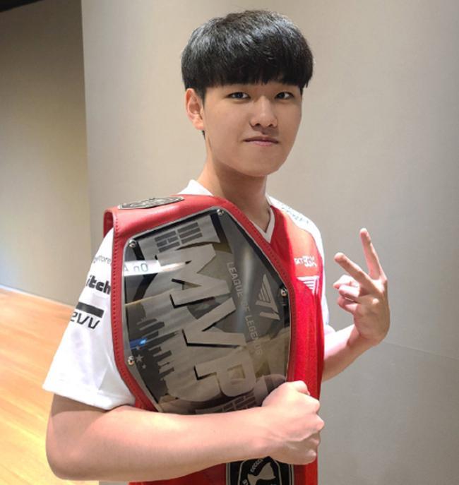 不少球迷在 不少球迷在