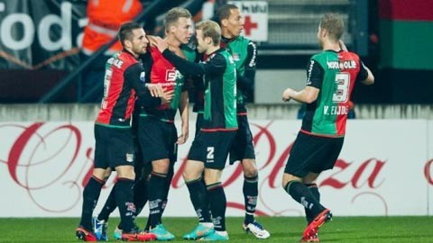 已经年逾三 已经年逾三